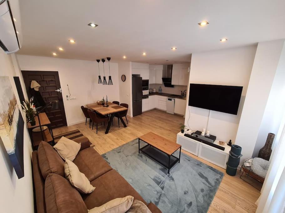 New Alexandra Apartment, 2 Min 40 Sec From Apartment