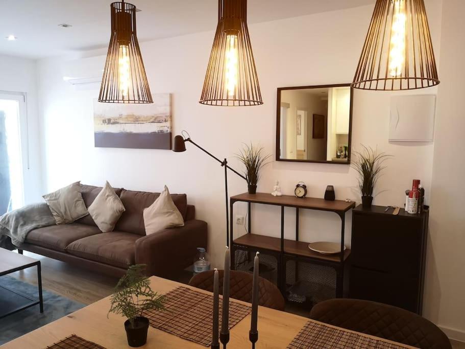 New Alexandra Apartment, 2 Min 40 Sec From Apartment Torre La Mata